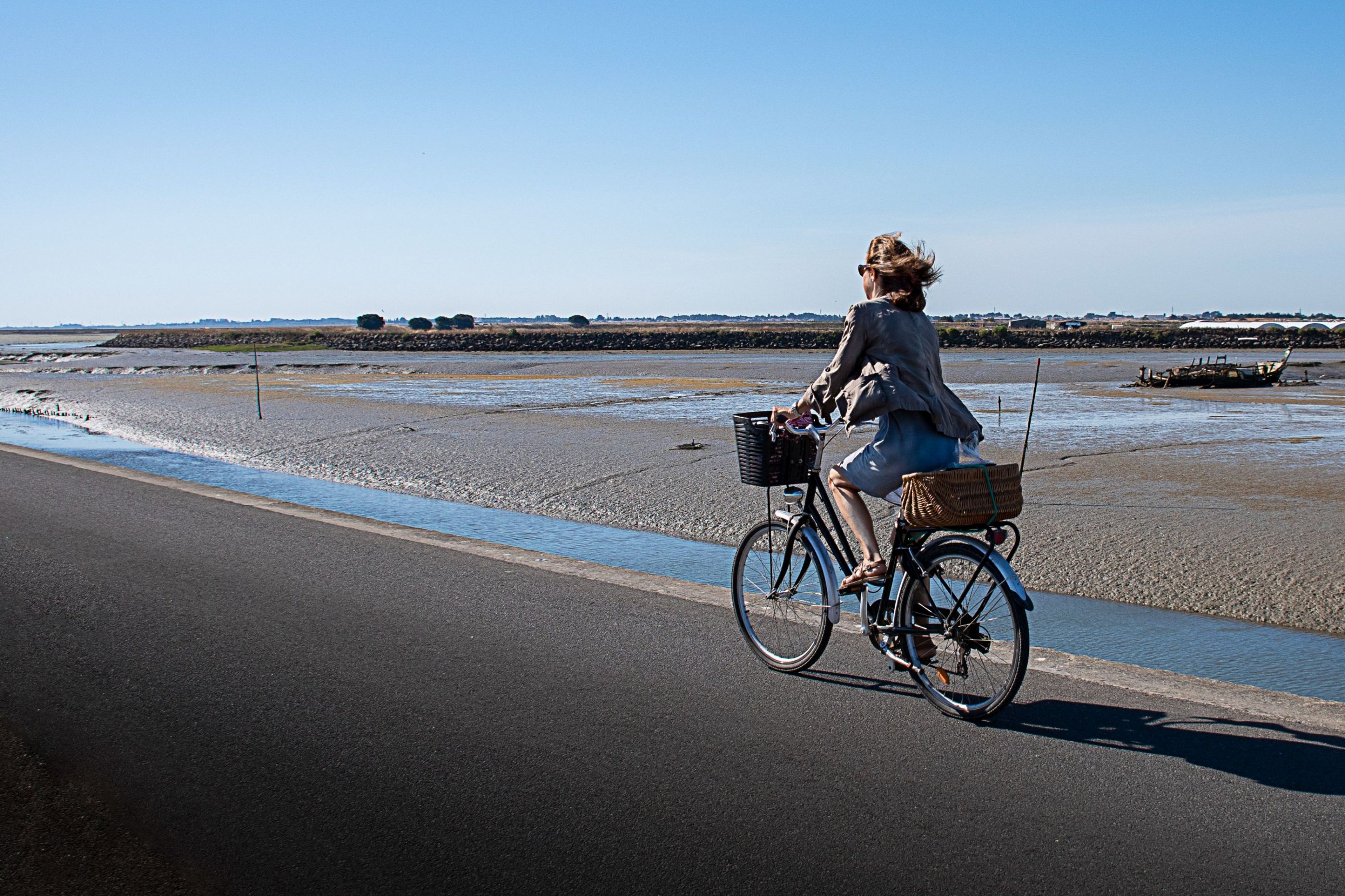 2022-08-11-Noiremoutier-Promenade des Salins-Cycliste